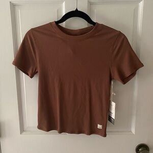 Vuori fitted tee. Brown. Size S
